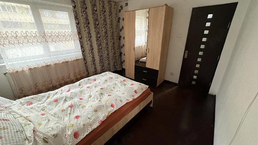 Apartament cu 3 camere decomandat în Petros