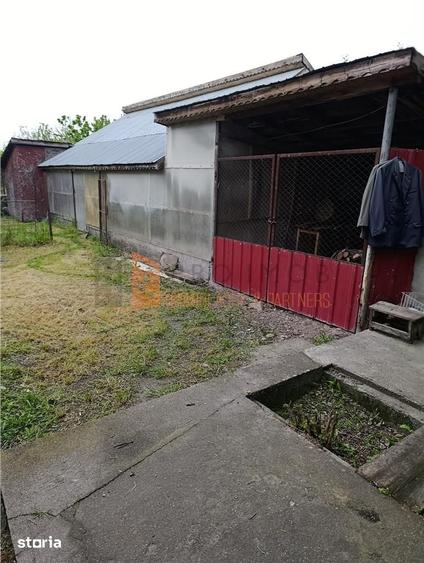 Casă cu 3 camere decomandat cu Teren 1378 Mp în Costești
