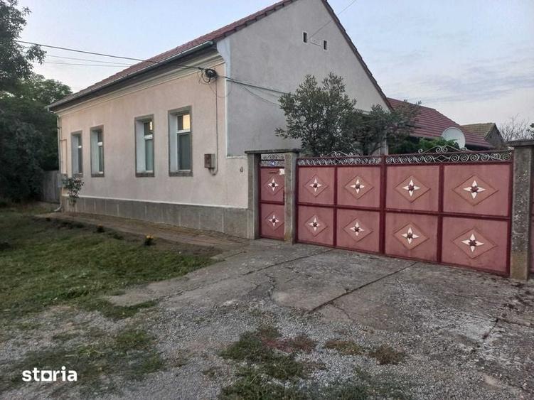 Casă cu 4 camere cu Teren 190 Mp în Sânmartin
