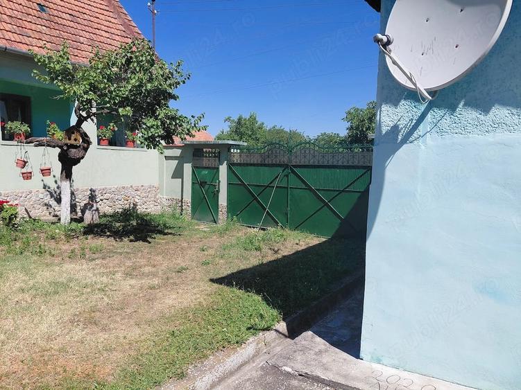 Casă cu 3 camere cu Teren 2224 Mp în Borș