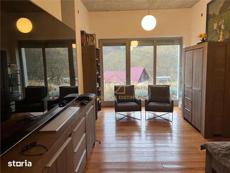 Casă cu 4 camere cu Teren 2530 Mp în Central