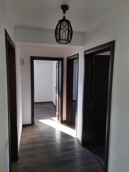 Casă cu 4 camere în Petrești