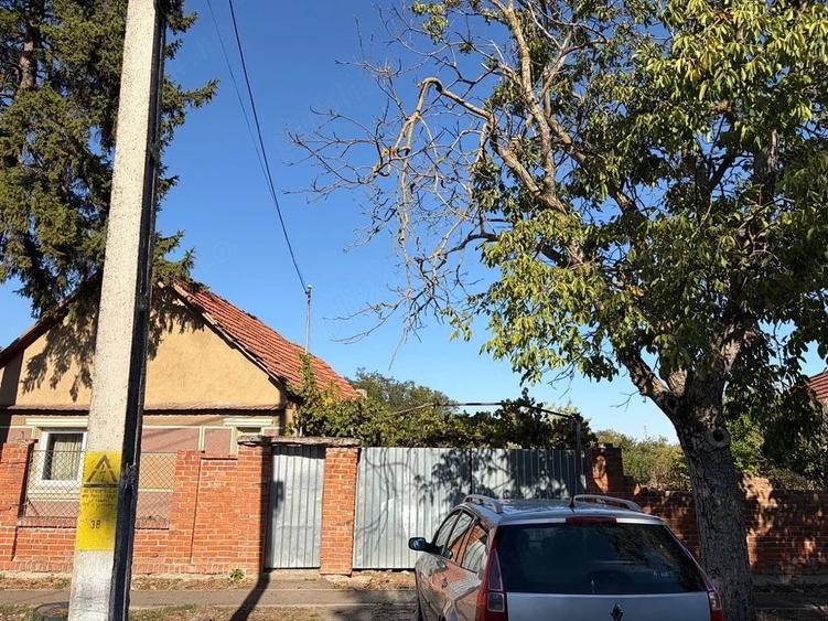 Casă cu 3 camere cu Teren 1173 Mp în Parhida