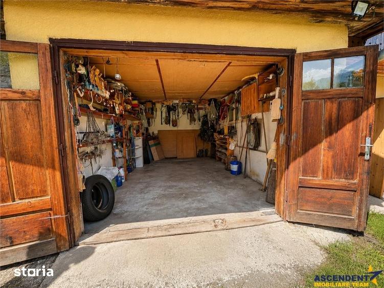 Casă cu 6 camere cu Teren 3269 Mp în Deda