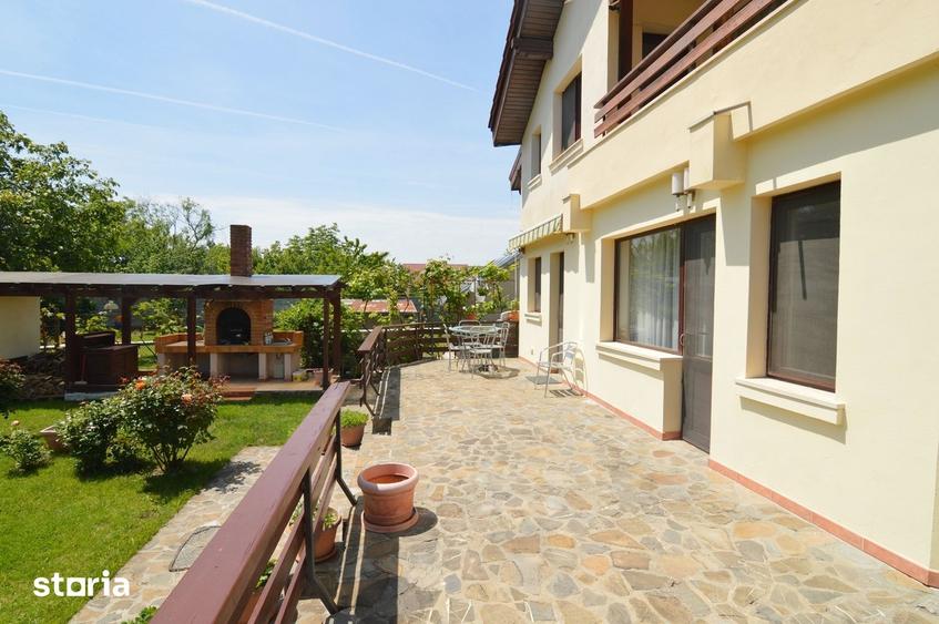 Casă cu 6 camere cu Teren 1081 Mp în Central