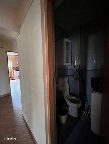 Apartament cu 3 camere decomandat, mobilat în Nicolina