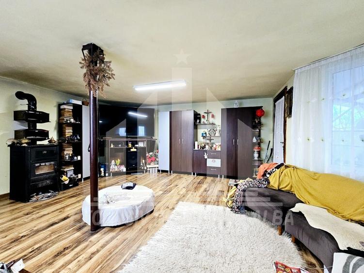 Casă individuală cu 6 camere cu Canalizare în Sud-Vest