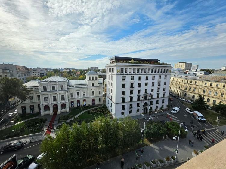 Apartament cu 3 camere semidecomandat, mobilat în Calea Victoriei