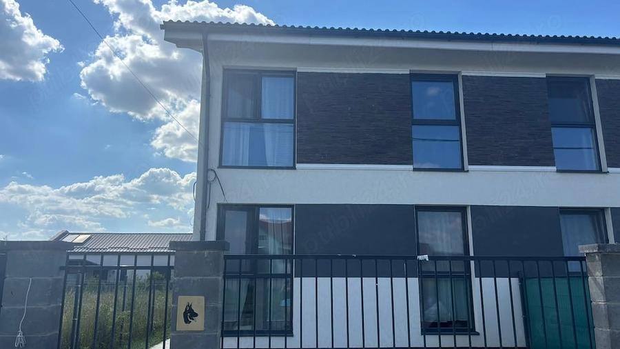 Casă cu 4 camere cu Teren 305 Mp în Moșnița Nouă