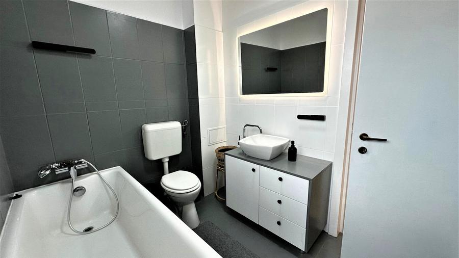 Apartament cu 2 camere semidecomandat, mobilat în Băneasa
