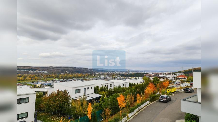Apartament cu 3 camere semidecomandat, mobilat în Florești