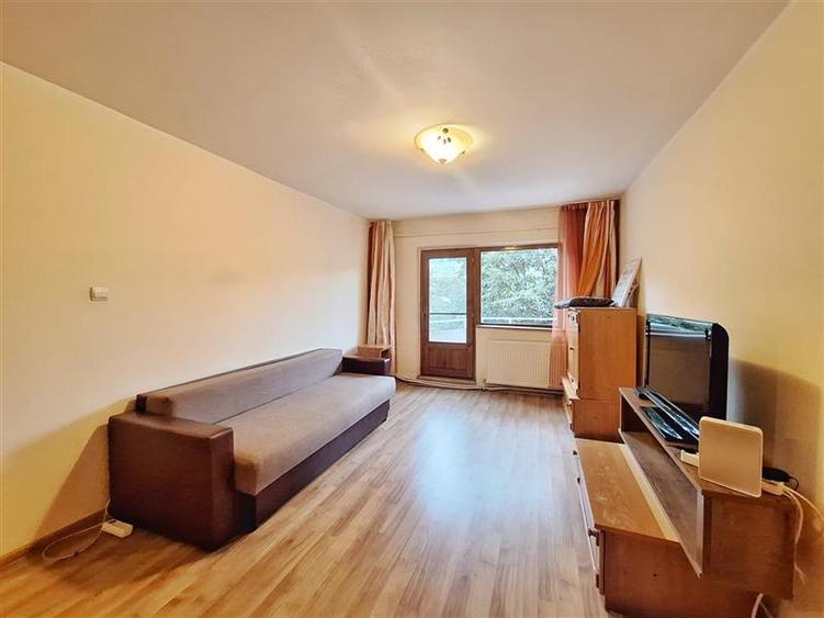 Apartament cu 3 camere decomandat, mobilat în 9 Mai