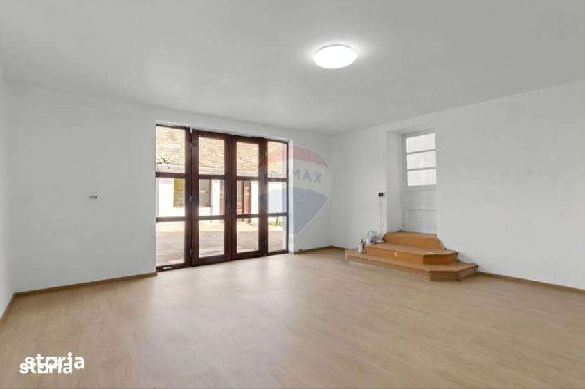Casă cu 4 camere cu Teren 850 Mp în Central