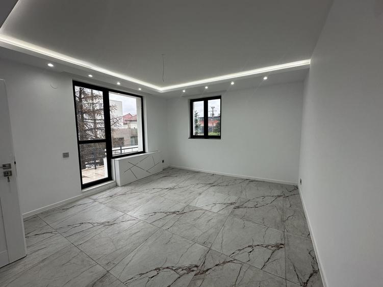 Casă individuală cu 10 camere cu Canalizare în Pipera