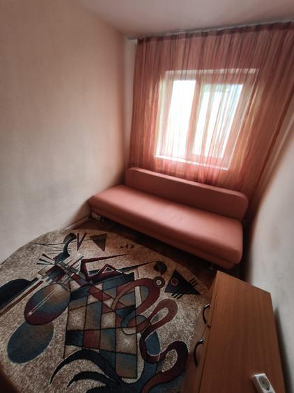 Apartament cu 3 camere semidecomandat în Tomis Nord