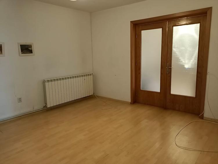 Casă individuală cu 6 camere cu Canalizare în ICIL