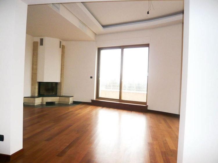 Penthouse cu 3 camere decomandat, mobilat în Primăverii