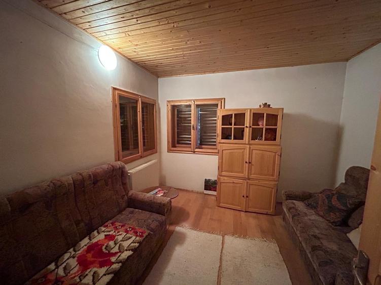 Casă cu 3 camere cu Teren 6300 Mp în Firiza