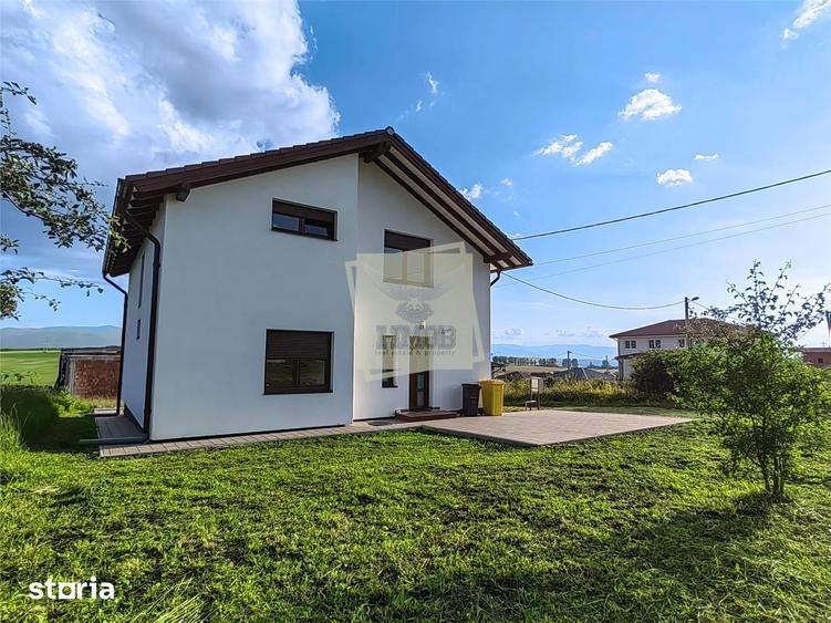Casă cu 5 camere cu Teren 372 Mp în Roșia