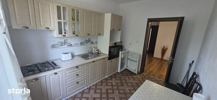 Casă cu 6 camere cu Teren 500 Mp în Malu Mare