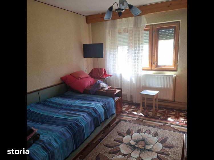 Casă cu 6 camere cu Teren 210 Mp în Rovine