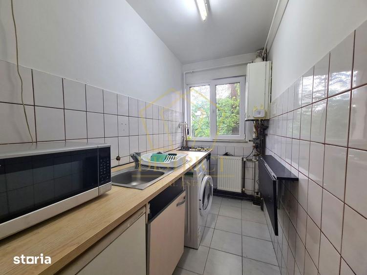 Apartament cu 3 camere semidecomandat în Dacia