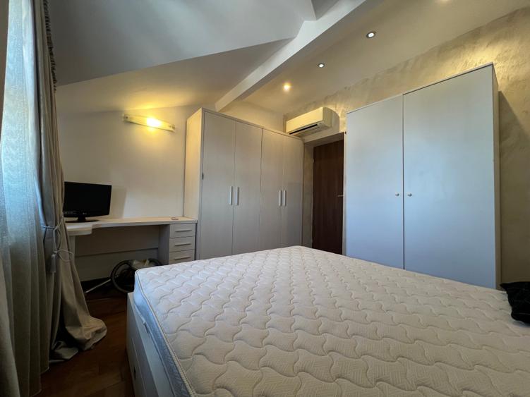 Apartament cu 3 camere semidecomandat în Rahova