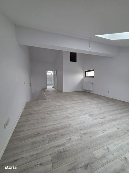 Casă cu 5 camere cu Teren 280 Mp în Mogoșoaia