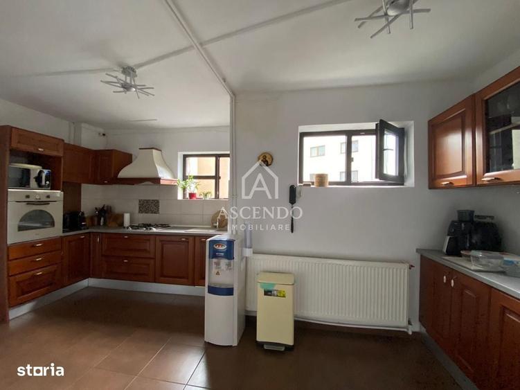 Apartament cu 4 camere decomandat în Kiseleff