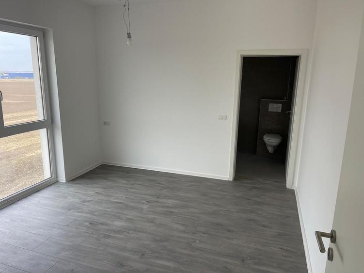 Apartament cu 3 camere decomandat în Torontalului