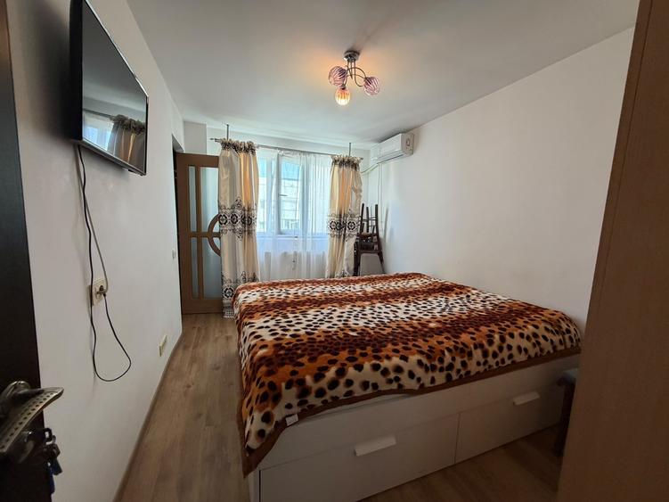 Apartament cu 3 camere semidecomandat în Pantelimon