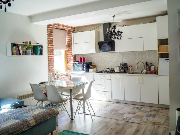 Apartament cu 3 camere decomandat în Central