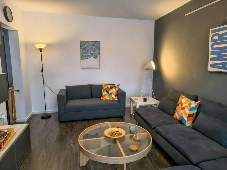 Apartament cu 3 camere decomandat în P-ța Maria
