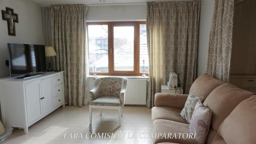 Duplex cu 7 camere cu Canalizare în 1 Mai