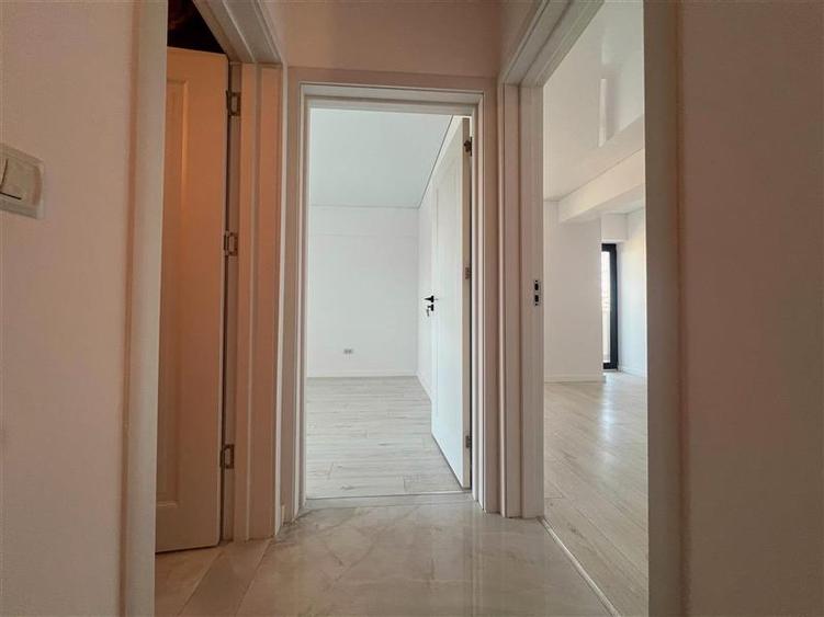 Apartament cu 3 camere semidecomandat în Aeroport