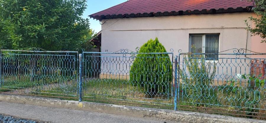 Casă individuală cu 3 camere cu Canalizare în Central
