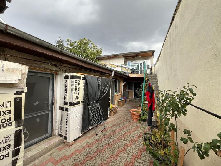 Casă individuală cu 7 camere cu Canalizare în Chitila