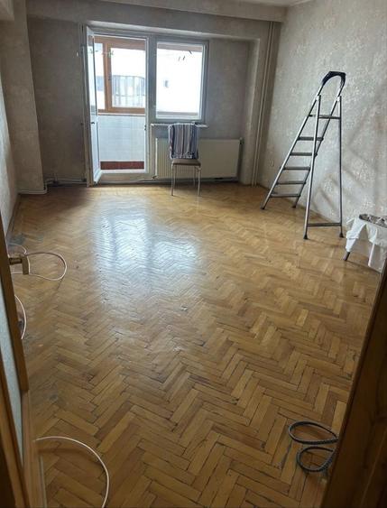 Apartament cu 3 camere decomandat în Școlilor