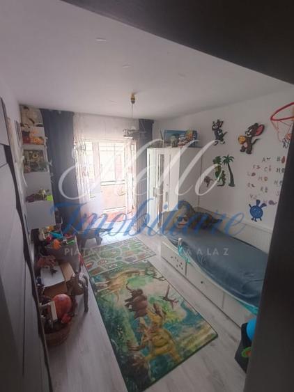 Apartament cu 3 camere semidecomandat în Florești