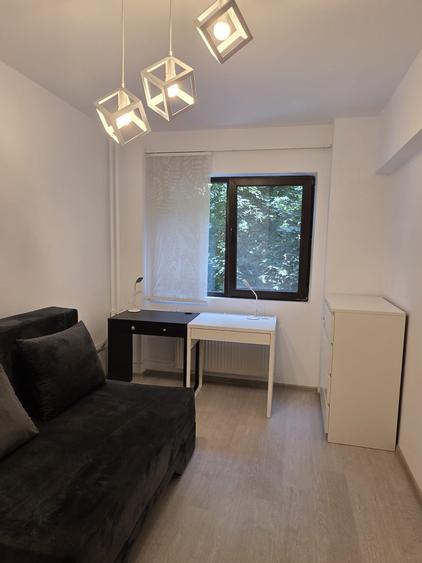 Apartament cu 3 camere decomandat în Berceni