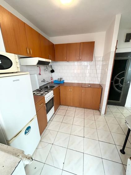 Apartament cu 2 camere semidecomandat, mobilat în Grivița