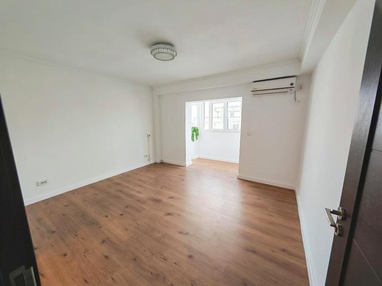Apartament cu 4 camere decomandat în P-ța Muncii