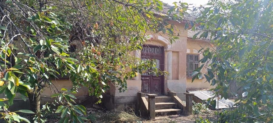 Casă cu 2 camere cu Teren 1308 Mp în Giubega