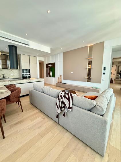 Penthouse cu 4 camere semidecomandat în 13 Septembrie
