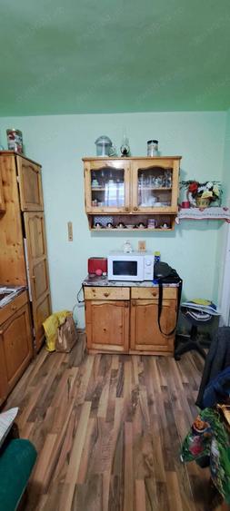 Apartament cu 3 camere semidecomandat în Est