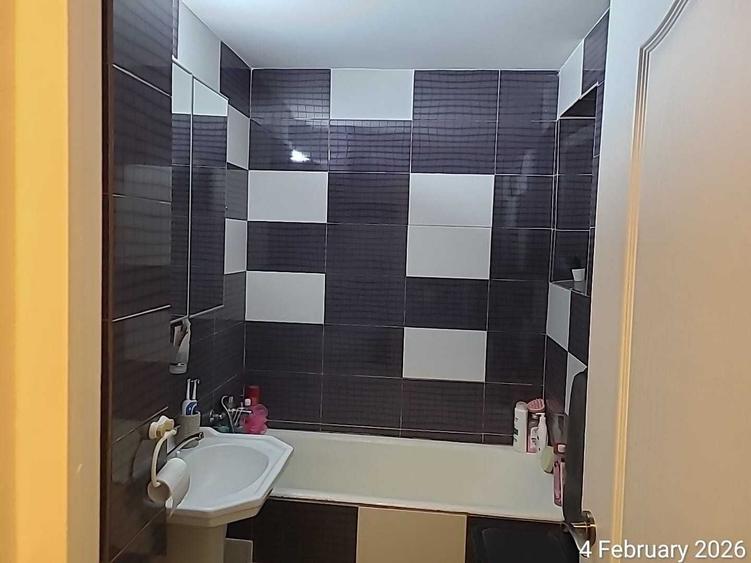 Apartament cu 2 camere semidecomandat în Uiești