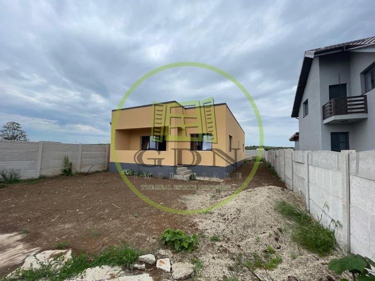 Casă individuală cu 4 camere cu Teren 400 Mp în Șimnicu de Jos