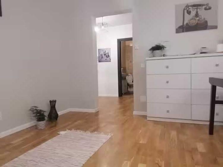 Apartament cu 2 camere decomandat în Livezeni