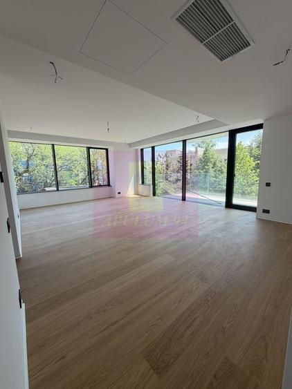 Apartament cu 4 camere decomandat în Lacul Tei