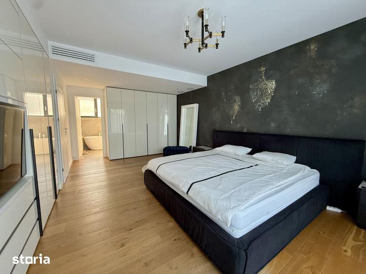 Casă cu 7 camere cu Teren 466 Mp în Central